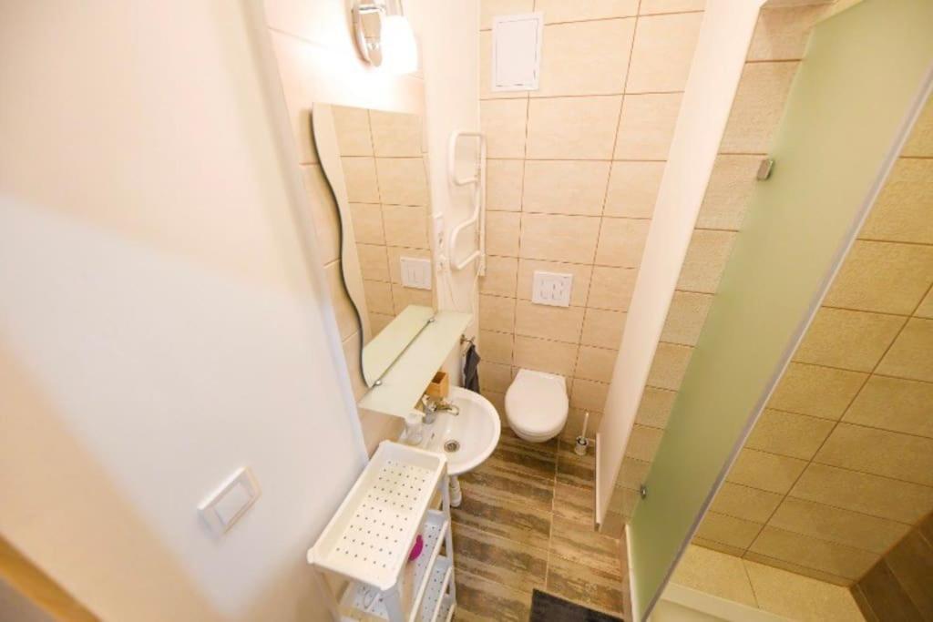 1 Bedroom Flat In Nyar Str., Central بودابست المظهر الخارجي الصورة